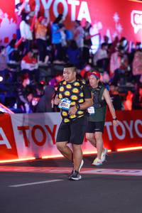 BIB: 13984
                            <button type="button" onclick="openModal(21431120)" class="btn btn-primary btn-sm float-right btn-popup" data-toggle="modal" data-target=".modal-high-quality">
                        <i class="fas fa-shopping-cart"></i> Add to Cart
                    </button>
                                            <button type="button" onclick="isThisMe(21431120, true)" class="btn btn-success btn-sm float-right btn-popup btn-isme hidden" data-toggle="tooltip" data-placement="bottom" title="นี่คือรูปของคุณใช่ไหม คลิกที่นี่เพื่อเอาเข้าอัลบั้ม">
                        <i class="fas fa-plus"></i> Add to album
                    </button>
                    <button type="button" onclick="isThisMe(21431120, false)" class="btn btn-warning btn-sm float-right btn-popup btn-isnotme hidden">
                        <i class="fas fa-ban"></i> Remove from album
                    </button>