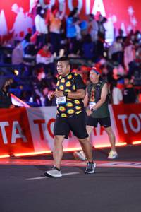 BIB: 0984
                            <button type="button" onclick="openModal(21431151)" class="btn btn-primary btn-sm float-right btn-popup" data-toggle="modal" data-target=".modal-high-quality">
                        <i class="fas fa-shopping-cart"></i> Add to Cart
                    </button>
                                            <button type="button" onclick="isThisMe(21431151, true)" class="btn btn-success btn-sm float-right btn-popup btn-isme hidden" data-toggle="tooltip" data-placement="bottom" title="นี่คือรูปของคุณใช่ไหม คลิกที่นี่เพื่อเอาเข้าอัลบั้ม">
                        <i class="fas fa-plus"></i> Add to album
                    </button>
                    <button type="button" onclick="isThisMe(21431151, false)" class="btn btn-warning btn-sm float-right btn-popup btn-isnotme hidden">
                        <i class="fas fa-ban"></i> Remove from album
                    </button>