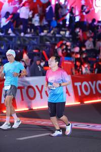 BIB: 200, 44059
                            <button type="button" onclick="openModal(21401880)" class="btn btn-primary btn-sm float-right btn-popup" data-toggle="modal" data-target=".modal-high-quality">
                        <i class="fas fa-shopping-cart"></i> Add to Cart
                    </button>
                                            <button type="button" onclick="isThisMe(21401880, true)" class="btn btn-success btn-sm float-right btn-popup btn-isme hidden" data-toggle="tooltip" data-placement="bottom" title="นี่คือรูปของคุณใช่ไหม คลิกที่นี่เพื่อเอาเข้าอัลบั้ม">
                        <i class="fas fa-plus"></i> Add to album
                    </button>
                    <button type="button" onclick="isThisMe(21401880, false)" class="btn btn-warning btn-sm float-right btn-popup btn-isnotme hidden">
                        <i class="fas fa-ban"></i> Remove from album
                    </button>