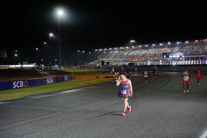 BIB: 42100
                            <button type="button" onclick="openModal(20276912)" class="btn btn-primary btn-sm float-right btn-popup" data-toggle="modal" data-target=".modal-high-quality">
                        <i class="fas fa-shopping-cart"></i> Add to Cart
                    </button>
                                            <button type="button" onclick="isThisMe(20276912, true)" class="btn btn-success btn-sm float-right btn-popup btn-isme hidden" data-toggle="tooltip" data-placement="bottom" title="นี่คือรูปของคุณใช่ไหม คลิกที่นี่เพื่อเอาเข้าอัลบั้ม">
                        <i class="fas fa-plus"></i> Add to album
                    </button>
                    <button type="button" onclick="isThisMe(20276912, false)" class="btn btn-warning btn-sm float-right btn-popup btn-isnotme hidden">
                        <i class="fas fa-ban"></i> Remove from album
                    </button>