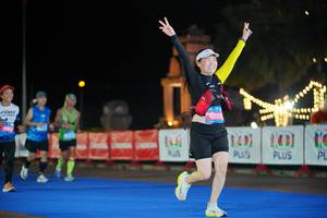 BIB: 4553, 0000
                            <button type="button" onclick="openModal(20436309)" class="btn btn-primary btn-sm float-right btn-popup" data-toggle="modal" data-target=".modal-high-quality">
                        <i class="fas fa-shopping-cart"></i> Add to Cart
                    </button>
                                            <button type="button" onclick="isThisMe(20436309, true)" class="btn btn-success btn-sm float-right btn-popup btn-isme hidden" data-toggle="tooltip" data-placement="bottom" title="นี่คือรูปของคุณใช่ไหม คลิกที่นี่เพื่อเอาเข้าอัลบั้ม">
                        <i class="fas fa-plus"></i> Add to album
                    </button>
                    <button type="button" onclick="isThisMe(20436309, false)" class="btn btn-warning btn-sm float-right btn-popup btn-isnotme hidden">
                        <i class="fas fa-ban"></i> Remove from album
                    </button>