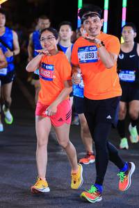 BIB: 402, 43150, 40765
                            <button type="button" onclick="openModal(19987007)" class="btn btn-primary btn-sm float-right btn-popup" data-toggle="modal" data-target=".modal-high-quality">
                        <i class="fas fa-shopping-cart"></i> Add to Cart
                    </button>
                                            <button type="button" onclick="isThisMe(19987007, true)" class="btn btn-success btn-sm float-right btn-popup btn-isme hidden" data-toggle="tooltip" data-placement="bottom" title="นี่คือรูปของคุณใช่ไหม คลิกที่นี่เพื่อเอาเข้าอัลบั้ม">
                        <i class="fas fa-plus"></i> Add to album
                    </button>
                    <button type="button" onclick="isThisMe(19987007, false)" class="btn btn-warning btn-sm float-right btn-popup btn-isnotme hidden">
                        <i class="fas fa-ban"></i> Remove from album
                    </button>