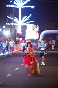 BIB: 10000
                            <button type="button" onclick="openModal(21262454)" class="btn btn-primary btn-sm float-right btn-popup" data-toggle="modal" data-target=".modal-high-quality">
                        <i class="fas fa-shopping-cart"></i> Add to Cart
                    </button>
                                            <button type="button" onclick="isThisMe(21262454, true)" class="btn btn-success btn-sm float-right btn-popup btn-isme hidden" data-toggle="tooltip" data-placement="bottom" title="นี่คือรูปของคุณใช่ไหม คลิกที่นี่เพื่อเอาเข้าอัลบั้ม">
                        <i class="fas fa-plus"></i> Add to album
                    </button>
                    <button type="button" onclick="isThisMe(21262454, false)" class="btn btn-warning btn-sm float-right btn-popup btn-isnotme hidden">
                        <i class="fas fa-ban"></i> Remove from album
                    </button>