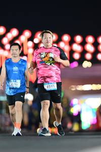 BIB: 43766, 65441
                            <button type="button" onclick="openModal(20420049)" class="btn btn-primary btn-sm float-right btn-popup" data-toggle="modal" data-target=".modal-high-quality">
                        <i class="fas fa-shopping-cart"></i> Add to Cart
                    </button>
                                            <button type="button" onclick="isThisMe(20420049, true)" class="btn btn-success btn-sm float-right btn-popup btn-isme hidden" data-toggle="tooltip" data-placement="bottom" title="นี่คือรูปของคุณใช่ไหม คลิกที่นี่เพื่อเอาเข้าอัลบั้ม">
                        <i class="fas fa-plus"></i> Add to album
                    </button>
                    <button type="button" onclick="isThisMe(20420049, false)" class="btn btn-warning btn-sm float-right btn-popup btn-isnotme hidden">
                        <i class="fas fa-ban"></i> Remove from album
                    </button>