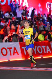 BIB: 40377
                            <button type="button" onclick="openModal(21637463)" class="btn btn-primary btn-sm float-right btn-popup" data-toggle="modal" data-target=".modal-high-quality">
                        <i class="fas fa-shopping-cart"></i> Add to Cart
                    </button>
                                            <button type="button" onclick="isThisMe(21637463, true)" class="btn btn-success btn-sm float-right btn-popup btn-isme hidden" data-toggle="tooltip" data-placement="bottom" title="นี่คือรูปของคุณใช่ไหม คลิกที่นี่เพื่อเอาเข้าอัลบั้ม">
                        <i class="fas fa-plus"></i> Add to album
                    </button>
                    <button type="button" onclick="isThisMe(21637463, false)" class="btn btn-warning btn-sm float-right btn-popup btn-isnotme hidden">
                        <i class="fas fa-ban"></i> Remove from album
                    </button>