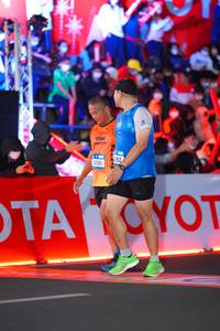 BIB: 054, 392
                            <button type="button" onclick="openModal(21638146)" class="btn btn-primary btn-sm float-right btn-popup" data-toggle="modal" data-target=".modal-high-quality">
                        <i class="fas fa-shopping-cart"></i> Add to Cart
                    </button>
                                            <button type="button" onclick="isThisMe(21638146, true)" class="btn btn-success btn-sm float-right btn-popup btn-isme hidden" data-toggle="tooltip" data-placement="bottom" title="นี่คือรูปของคุณใช่ไหม คลิกที่นี่เพื่อเอาเข้าอัลบั้ม">
                        <i class="fas fa-plus"></i> Add to album
                    </button>
                    <button type="button" onclick="isThisMe(21638146, false)" class="btn btn-warning btn-sm float-right btn-popup btn-isnotme hidden">
                        <i class="fas fa-ban"></i> Remove from album
                    </button>