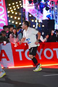 BIB: 231
                            <button type="button" onclick="openModal(21643040)" class="btn btn-primary btn-sm float-right btn-popup" data-toggle="modal" data-target=".modal-high-quality">
                        <i class="fas fa-shopping-cart"></i> Add to Cart
                    </button>
                                            <button type="button" onclick="isThisMe(21643040, true)" class="btn btn-success btn-sm float-right btn-popup btn-isme hidden" data-toggle="tooltip" data-placement="bottom" title="นี่คือรูปของคุณใช่ไหม คลิกที่นี่เพื่อเอาเข้าอัลบั้ม">
                        <i class="fas fa-plus"></i> Add to album
                    </button>
                    <button type="button" onclick="isThisMe(21643040, false)" class="btn btn-warning btn-sm float-right btn-popup btn-isnotme hidden">
                        <i class="fas fa-ban"></i> Remove from album
                    </button>