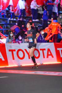 BIB: 4572
                            <button type="button" onclick="openModal(21644152)" class="btn btn-primary btn-sm float-right btn-popup" data-toggle="modal" data-target=".modal-high-quality">
                        <i class="fas fa-shopping-cart"></i> Add to Cart
                    </button>
                                            <button type="button" onclick="isThisMe(21644152, true)" class="btn btn-success btn-sm float-right btn-popup btn-isme hidden" data-toggle="tooltip" data-placement="bottom" title="นี่คือรูปของคุณใช่ไหม คลิกที่นี่เพื่อเอาเข้าอัลบั้ม">
                        <i class="fas fa-plus"></i> Add to album
                    </button>
                    <button type="button" onclick="isThisMe(21644152, false)" class="btn btn-warning btn-sm float-right btn-popup btn-isnotme hidden">
                        <i class="fas fa-ban"></i> Remove from album
                    </button>