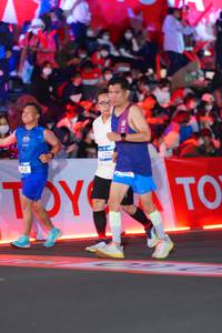 BIB: 1512
                            <button type="button" onclick="openModal(21642996)" class="btn btn-primary btn-sm float-right btn-popup" data-toggle="modal" data-target=".modal-high-quality">
                        <i class="fas fa-shopping-cart"></i> Add to Cart
                    </button>
                                            <button type="button" onclick="isThisMe(21642996, true)" class="btn btn-success btn-sm float-right btn-popup btn-isme hidden" data-toggle="tooltip" data-placement="bottom" title="นี่คือรูปของคุณใช่ไหม คลิกที่นี่เพื่อเอาเข้าอัลบั้ม">
                        <i class="fas fa-plus"></i> Add to album
                    </button>
                    <button type="button" onclick="isThisMe(21642996, false)" class="btn btn-warning btn-sm float-right btn-popup btn-isnotme hidden">
                        <i class="fas fa-ban"></i> Remove from album
                    </button>