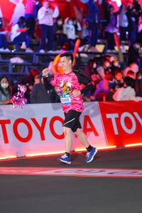 BIB: 55420
                            <button type="button" onclick="openModal(21646053)" class="btn btn-primary btn-sm float-right btn-popup" data-toggle="modal" data-target=".modal-high-quality">
                        <i class="fas fa-shopping-cart"></i> Add to Cart
                    </button>
                                            <button type="button" onclick="isThisMe(21646053, true)" class="btn btn-success btn-sm float-right btn-popup btn-isme hidden" data-toggle="tooltip" data-placement="bottom" title="นี่คือรูปของคุณใช่ไหม คลิกที่นี่เพื่อเอาเข้าอัลบั้ม">
                        <i class="fas fa-plus"></i> Add to album
                    </button>
                    <button type="button" onclick="isThisMe(21646053, false)" class="btn btn-warning btn-sm float-right btn-popup btn-isnotme hidden">
                        <i class="fas fa-ban"></i> Remove from album
                    </button>