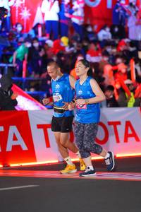 BIB: 2905
                            <button type="button" onclick="openModal(21638390)" class="btn btn-primary btn-sm float-right btn-popup" data-toggle="modal" data-target=".modal-high-quality">
                        <i class="fas fa-shopping-cart"></i> Add to Cart
                    </button>
                                            <button type="button" onclick="isThisMe(21638390, true)" class="btn btn-success btn-sm float-right btn-popup btn-isme hidden" data-toggle="tooltip" data-placement="bottom" title="นี่คือรูปของคุณใช่ไหม คลิกที่นี่เพื่อเอาเข้าอัลบั้ม">
                        <i class="fas fa-plus"></i> Add to album
                    </button>
                    <button type="button" onclick="isThisMe(21638390, false)" class="btn btn-warning btn-sm float-right btn-popup btn-isnotme hidden">
                        <i class="fas fa-ban"></i> Remove from album
                    </button>