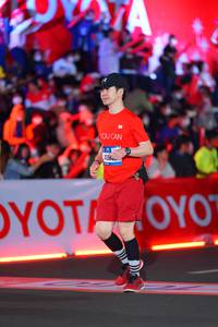 BIB: 201, 408
                            <button type="button" onclick="openModal(21638173)" class="btn btn-primary btn-sm float-right btn-popup" data-toggle="modal" data-target=".modal-high-quality">
                        <i class="fas fa-shopping-cart"></i> Add to Cart
                    </button>
                                            <button type="button" onclick="isThisMe(21638173, true)" class="btn btn-success btn-sm float-right btn-popup btn-isme hidden" data-toggle="tooltip" data-placement="bottom" title="นี่คือรูปของคุณใช่ไหม คลิกที่นี่เพื่อเอาเข้าอัลบั้ม">
                        <i class="fas fa-plus"></i> Add to album
                    </button>
                    <button type="button" onclick="isThisMe(21638173, false)" class="btn btn-warning btn-sm float-right btn-popup btn-isnotme hidden">
                        <i class="fas fa-ban"></i> Remove from album
                    </button>