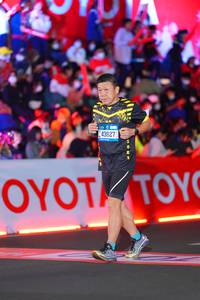 BIB: 43827
                            <button type="button" onclick="openModal(21640438)" class="btn btn-primary btn-sm float-right btn-popup" data-toggle="modal" data-target=".modal-high-quality">
                        <i class="fas fa-shopping-cart"></i> Add to Cart
                    </button>
                                            <button type="button" onclick="isThisMe(21640438, true)" class="btn btn-success btn-sm float-right btn-popup btn-isme hidden" data-toggle="tooltip" data-placement="bottom" title="นี่คือรูปของคุณใช่ไหม คลิกที่นี่เพื่อเอาเข้าอัลบั้ม">
                        <i class="fas fa-plus"></i> Add to album
                    </button>
                    <button type="button" onclick="isThisMe(21640438, false)" class="btn btn-warning btn-sm float-right btn-popup btn-isnotme hidden">
                        <i class="fas fa-ban"></i> Remove from album
                    </button>