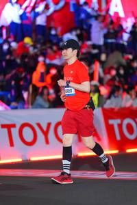 BIB: 0810
                            <button type="button" onclick="openModal(21638185)" class="btn btn-primary btn-sm float-right btn-popup" data-toggle="modal" data-target=".modal-high-quality">
                        <i class="fas fa-shopping-cart"></i> Add to Cart
                    </button>
                                            <button type="button" onclick="isThisMe(21638185, true)" class="btn btn-success btn-sm float-right btn-popup btn-isme hidden" data-toggle="tooltip" data-placement="bottom" title="นี่คือรูปของคุณใช่ไหม คลิกที่นี่เพื่อเอาเข้าอัลบั้ม">
                        <i class="fas fa-plus"></i> Add to album
                    </button>
                    <button type="button" onclick="isThisMe(21638185, false)" class="btn btn-warning btn-sm float-right btn-popup btn-isnotme hidden">
                        <i class="fas fa-ban"></i> Remove from album
                    </button>