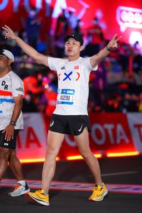 BIB: 41291
                            <button type="button" onclick="openModal(21645213)" class="btn btn-primary btn-sm float-right btn-popup" data-toggle="modal" data-target=".modal-high-quality">
                        <i class="fas fa-shopping-cart"></i> Add to Cart
                    </button>
                                            <button type="button" onclick="isThisMe(21645213, true)" class="btn btn-success btn-sm float-right btn-popup btn-isme hidden" data-toggle="tooltip" data-placement="bottom" title="นี่คือรูปของคุณใช่ไหม คลิกที่นี่เพื่อเอาเข้าอัลบั้ม">
                        <i class="fas fa-plus"></i> Add to album
                    </button>
                    <button type="button" onclick="isThisMe(21645213, false)" class="btn btn-warning btn-sm float-right btn-popup btn-isnotme hidden">
                        <i class="fas fa-ban"></i> Remove from album
                    </button>