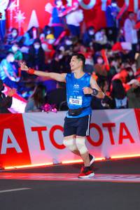 BIB: 70401
                            <button type="button" onclick="openModal(21641726)" class="btn btn-primary btn-sm float-right btn-popup" data-toggle="modal" data-target=".modal-high-quality">
                        <i class="fas fa-shopping-cart"></i> Add to Cart
                    </button>
                                            <button type="button" onclick="isThisMe(21641726, true)" class="btn btn-success btn-sm float-right btn-popup btn-isme hidden" data-toggle="tooltip" data-placement="bottom" title="นี่คือรูปของคุณใช่ไหม คลิกที่นี่เพื่อเอาเข้าอัลบั้ม">
                        <i class="fas fa-plus"></i> Add to album
                    </button>
                    <button type="button" onclick="isThisMe(21641726, false)" class="btn btn-warning btn-sm float-right btn-popup btn-isnotme hidden">
                        <i class="fas fa-ban"></i> Remove from album
                    </button>