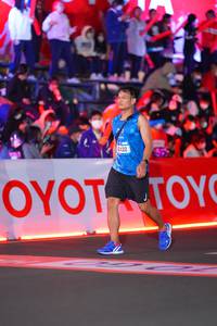 BIB: 2132
                            <button type="button" onclick="openModal(21644358)" class="btn btn-primary btn-sm float-right btn-popup" data-toggle="modal" data-target=".modal-high-quality">
                        <i class="fas fa-shopping-cart"></i> Add to Cart
                    </button>
                                            <button type="button" onclick="isThisMe(21644358, true)" class="btn btn-success btn-sm float-right btn-popup btn-isme hidden" data-toggle="tooltip" data-placement="bottom" title="นี่คือรูปของคุณใช่ไหม คลิกที่นี่เพื่อเอาเข้าอัลบั้ม">
                        <i class="fas fa-plus"></i> Add to album
                    </button>
                    <button type="button" onclick="isThisMe(21644358, false)" class="btn btn-warning btn-sm float-right btn-popup btn-isnotme hidden">
                        <i class="fas fa-ban"></i> Remove from album
                    </button>