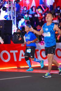 BIB: 42506, 2073
                            <button type="button" onclick="openModal(21642503)" class="btn btn-primary btn-sm float-right btn-popup" data-toggle="modal" data-target=".modal-high-quality">
                        <i class="fas fa-shopping-cart"></i> Add to Cart
                    </button>
                                            <button type="button" onclick="isThisMe(21642503, true)" class="btn btn-success btn-sm float-right btn-popup btn-isme hidden" data-toggle="tooltip" data-placement="bottom" title="นี่คือรูปของคุณใช่ไหม คลิกที่นี่เพื่อเอาเข้าอัลบั้ม">
                        <i class="fas fa-plus"></i> Add to album
                    </button>
                    <button type="button" onclick="isThisMe(21642503, false)" class="btn btn-warning btn-sm float-right btn-popup btn-isnotme hidden">
                        <i class="fas fa-ban"></i> Remove from album
                    </button>