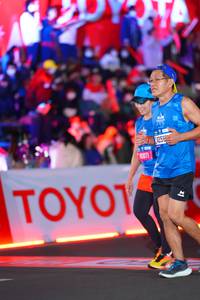 BIB: 4258
                            <button type="button" onclick="openModal(21640122)" class="btn btn-primary btn-sm float-right btn-popup" data-toggle="modal" data-target=".modal-high-quality">
                        <i class="fas fa-shopping-cart"></i> Add to Cart
                    </button>
                                            <button type="button" onclick="isThisMe(21640122, true)" class="btn btn-success btn-sm float-right btn-popup btn-isme hidden" data-toggle="tooltip" data-placement="bottom" title="นี่คือรูปของคุณใช่ไหม คลิกที่นี่เพื่อเอาเข้าอัลบั้ม">
                        <i class="fas fa-plus"></i> Add to album
                    </button>
                    <button type="button" onclick="isThisMe(21640122, false)" class="btn btn-warning btn-sm float-right btn-popup btn-isnotme hidden">
                        <i class="fas fa-ban"></i> Remove from album
                    </button>