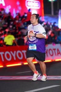 BIB: 400, 44167
                            <button type="button" onclick="openModal(21642542)" class="btn btn-primary btn-sm float-right btn-popup" data-toggle="modal" data-target=".modal-high-quality">
                        <i class="fas fa-shopping-cart"></i> Add to Cart
                    </button>
                                            <button type="button" onclick="isThisMe(21642542, true)" class="btn btn-success btn-sm float-right btn-popup btn-isme hidden" data-toggle="tooltip" data-placement="bottom" title="นี่คือรูปของคุณใช่ไหม คลิกที่นี่เพื่อเอาเข้าอัลบั้ม">
                        <i class="fas fa-plus"></i> Add to album
                    </button>
                    <button type="button" onclick="isThisMe(21642542, false)" class="btn btn-warning btn-sm float-right btn-popup btn-isnotme hidden">
                        <i class="fas fa-ban"></i> Remove from album
                    </button>