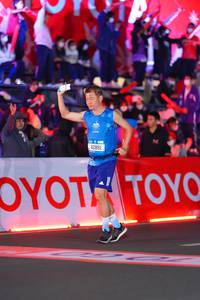 BIB: 42851
                            <button type="button" onclick="openModal(21645243)" class="btn btn-primary btn-sm float-right btn-popup" data-toggle="modal" data-target=".modal-high-quality">
                        <i class="fas fa-shopping-cart"></i> Add to Cart
                    </button>
                                            <button type="button" onclick="isThisMe(21645243, true)" class="btn btn-success btn-sm float-right btn-popup btn-isme hidden" data-toggle="tooltip" data-placement="bottom" title="นี่คือรูปของคุณใช่ไหม คลิกที่นี่เพื่อเอาเข้าอัลบั้ม">
                        <i class="fas fa-plus"></i> Add to album
                    </button>
                    <button type="button" onclick="isThisMe(21645243, false)" class="btn btn-warning btn-sm float-right btn-popup btn-isnotme hidden">
                        <i class="fas fa-ban"></i> Remove from album
                    </button>