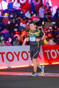 BIB: 43827
                            <button type="button" onclick="openModal(21640442)" class="btn btn-primary btn-sm float-right btn-popup" data-toggle="modal" data-target=".modal-high-quality">
                        <i class="fas fa-shopping-cart"></i> Add to Cart
                    </button>
                                            <button type="button" onclick="isThisMe(21640442, true)" class="btn btn-success btn-sm float-right btn-popup btn-isme hidden" data-toggle="tooltip" data-placement="bottom" title="นี่คือรูปของคุณใช่ไหม คลิกที่นี่เพื่อเอาเข้าอัลบั้ม">
                        <i class="fas fa-plus"></i> Add to album
                    </button>
                    <button type="button" onclick="isThisMe(21640442, false)" class="btn btn-warning btn-sm float-right btn-popup btn-isnotme hidden">
                        <i class="fas fa-ban"></i> Remove from album
                    </button>