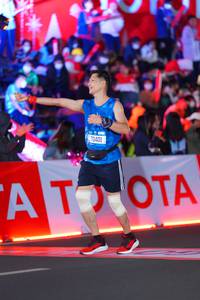 BIB: 70401
                            <button type="button" onclick="openModal(21641731)" class="btn btn-primary btn-sm float-right btn-popup" data-toggle="modal" data-target=".modal-high-quality">
                        <i class="fas fa-shopping-cart"></i> Add to Cart
                    </button>
                                            <button type="button" onclick="isThisMe(21641731, true)" class="btn btn-success btn-sm float-right btn-popup btn-isme hidden" data-toggle="tooltip" data-placement="bottom" title="นี่คือรูปของคุณใช่ไหม คลิกที่นี่เพื่อเอาเข้าอัลบั้ม">
                        <i class="fas fa-plus"></i> Add to album
                    </button>
                    <button type="button" onclick="isThisMe(21641731, false)" class="btn btn-warning btn-sm float-right btn-popup btn-isnotme hidden">
                        <i class="fas fa-ban"></i> Remove from album
                    </button>