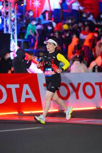 BIB: 5530
                            <button type="button" onclick="openModal(21639742)" class="btn btn-primary btn-sm float-right btn-popup" data-toggle="modal" data-target=".modal-high-quality">
                        <i class="fas fa-shopping-cart"></i> Add to Cart
                    </button>
                                            <button type="button" onclick="isThisMe(21639742, true)" class="btn btn-success btn-sm float-right btn-popup btn-isme hidden" data-toggle="tooltip" data-placement="bottom" title="นี่คือรูปของคุณใช่ไหม คลิกที่นี่เพื่อเอาเข้าอัลบั้ม">
                        <i class="fas fa-plus"></i> Add to album
                    </button>
                    <button type="button" onclick="isThisMe(21639742, false)" class="btn btn-warning btn-sm float-right btn-popup btn-isnotme hidden">
                        <i class="fas fa-ban"></i> Remove from album
                    </button>