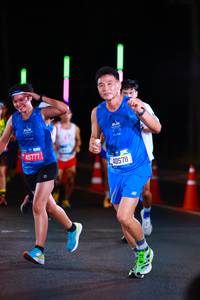 BIB: 40578
                            <button type="button" onclick="openModal(19778803)" class="btn btn-primary btn-sm float-right btn-popup" data-toggle="modal" data-target=".modal-high-quality">
                        <i class="fas fa-shopping-cart"></i> Add to Cart
                    </button>
                                            <button type="button" onclick="isThisMe(19778803, true)" class="btn btn-success btn-sm float-right btn-popup btn-isme hidden" data-toggle="tooltip" data-placement="bottom" title="นี่คือรูปของคุณใช่ไหม คลิกที่นี่เพื่อเอาเข้าอัลบั้ม">
                        <i class="fas fa-plus"></i> Add to album
                    </button>
                    <button type="button" onclick="isThisMe(19778803, false)" class="btn btn-warning btn-sm float-right btn-popup btn-isnotme hidden">
                        <i class="fas fa-ban"></i> Remove from album
                    </button>