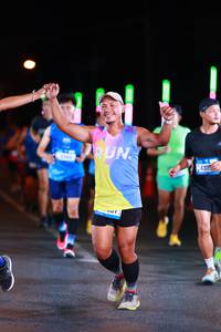 BIB: 4375
                            <button type="button" onclick="openModal(19790535)" class="btn btn-primary btn-sm float-right btn-popup" data-toggle="modal" data-target=".modal-high-quality">
                        <i class="fas fa-shopping-cart"></i> Add to Cart
                    </button>
                                            <button type="button" onclick="isThisMe(19790535, true)" class="btn btn-success btn-sm float-right btn-popup btn-isme hidden" data-toggle="tooltip" data-placement="bottom" title="นี่คือรูปของคุณใช่ไหม คลิกที่นี่เพื่อเอาเข้าอัลบั้ม">
                        <i class="fas fa-plus"></i> Add to album
                    </button>
                    <button type="button" onclick="isThisMe(19790535, false)" class="btn btn-warning btn-sm float-right btn-popup btn-isnotme hidden">
                        <i class="fas fa-ban"></i> Remove from album
                    </button>