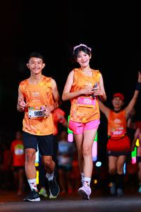 BIB: 900, 909
                            <button type="button" onclick="openModal(20213422)" class="btn btn-primary btn-sm float-right btn-popup" data-toggle="modal" data-target=".modal-high-quality">
                        <i class="fas fa-shopping-cart"></i> Add to Cart
                    </button>
                                            <button type="button" onclick="isThisMe(20213422, true)" class="btn btn-success btn-sm float-right btn-popup btn-isme hidden" data-toggle="tooltip" data-placement="bottom" title="นี่คือรูปของคุณใช่ไหม คลิกที่นี่เพื่อเอาเข้าอัลบั้ม">
                        <i class="fas fa-plus"></i> Add to album
                    </button>
                    <button type="button" onclick="isThisMe(20213422, false)" class="btn btn-warning btn-sm float-right btn-popup btn-isnotme hidden">
                        <i class="fas fa-ban"></i> Remove from album
                    </button>
