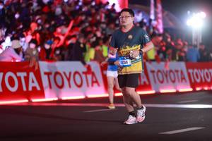BIB: 42114
                            <button type="button" onclick="openModal(21110211)" class="btn btn-primary btn-sm float-right btn-popup" data-toggle="modal" data-target=".modal-high-quality">
                        <i class="fas fa-shopping-cart"></i> Add to Cart
                    </button>
                                            <button type="button" onclick="isThisMe(21110211, true)" class="btn btn-success btn-sm float-right btn-popup btn-isme hidden" data-toggle="tooltip" data-placement="bottom" title="นี่คือรูปของคุณใช่ไหม คลิกที่นี่เพื่อเอาเข้าอัลบั้ม">
                        <i class="fas fa-plus"></i> Add to album
                    </button>
                    <button type="button" onclick="isThisMe(21110211, false)" class="btn btn-warning btn-sm float-right btn-popup btn-isnotme hidden">
                        <i class="fas fa-ban"></i> Remove from album
                    </button>