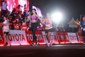 BIB: 45311
                            <button type="button" onclick="openModal(20162964)" class="btn btn-primary btn-sm float-right btn-popup" data-toggle="modal" data-target=".modal-high-quality">
                        <i class="fas fa-shopping-cart"></i> Add to Cart
                    </button>
                                            <button type="button" onclick="isThisMe(20162964, true)" class="btn btn-success btn-sm float-right btn-popup btn-isme hidden" data-toggle="tooltip" data-placement="bottom" title="นี่คือรูปของคุณใช่ไหม คลิกที่นี่เพื่อเอาเข้าอัลบั้ม">
                        <i class="fas fa-plus"></i> Add to album
                    </button>
                    <button type="button" onclick="isThisMe(20162964, false)" class="btn btn-warning btn-sm float-right btn-popup btn-isnotme hidden">
                        <i class="fas fa-ban"></i> Remove from album
                    </button>