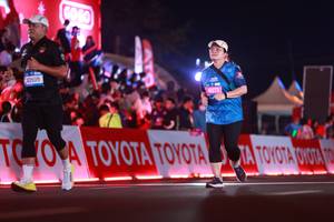 BIB: 43505, 0030, 1998
                            <button type="button" onclick="openModal(20158193)" class="btn btn-primary btn-sm float-right btn-popup" data-toggle="modal" data-target=".modal-high-quality">
                        <i class="fas fa-shopping-cart"></i> Add to Cart
                    </button>
                                            <button type="button" onclick="isThisMe(20158193, true)" class="btn btn-success btn-sm float-right btn-popup btn-isme hidden" data-toggle="tooltip" data-placement="bottom" title="นี่คือรูปของคุณใช่ไหม คลิกที่นี่เพื่อเอาเข้าอัลบั้ม">
                        <i class="fas fa-plus"></i> Add to album
                    </button>
                    <button type="button" onclick="isThisMe(20158193, false)" class="btn btn-warning btn-sm float-right btn-popup btn-isnotme hidden">
                        <i class="fas fa-ban"></i> Remove from album
                    </button>