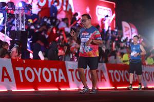 BIB: 44001
                            <button type="button" onclick="openModal(20154538)" class="btn btn-primary btn-sm float-right btn-popup" data-toggle="modal" data-target=".modal-high-quality">
                        <i class="fas fa-shopping-cart"></i> Add to Cart
                    </button>
                                            <button type="button" onclick="isThisMe(20154538, true)" class="btn btn-success btn-sm float-right btn-popup btn-isme hidden" data-toggle="tooltip" data-placement="bottom" title="นี่คือรูปของคุณใช่ไหม คลิกที่นี่เพื่อเอาเข้าอัลบั้ม">
                        <i class="fas fa-plus"></i> Add to album
                    </button>
                    <button type="button" onclick="isThisMe(20154538, false)" class="btn btn-warning btn-sm float-right btn-popup btn-isnotme hidden">
                        <i class="fas fa-ban"></i> Remove from album
                    </button>