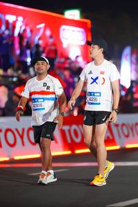 BIB: 42806, 41291
                            <button type="button" onclick="openModal(21641490)" class="btn btn-primary btn-sm float-right btn-popup" data-toggle="modal" data-target=".modal-high-quality">
                        <i class="fas fa-shopping-cart"></i> Add to Cart
                    </button>
                                            <button type="button" onclick="isThisMe(21641490, true)" class="btn btn-success btn-sm float-right btn-popup btn-isme hidden" data-toggle="tooltip" data-placement="bottom" title="นี่คือรูปของคุณใช่ไหม คลิกที่นี่เพื่อเอาเข้าอัลบั้ม">
                        <i class="fas fa-plus"></i> Add to album
                    </button>
                    <button type="button" onclick="isThisMe(21641490, false)" class="btn btn-warning btn-sm float-right btn-popup btn-isnotme hidden">
                        <i class="fas fa-ban"></i> Remove from album
                    </button>