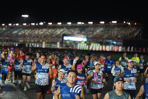 BIB: 19259
                            <button type="button" onclick="openModal(23221071)" class="btn btn-primary btn-sm float-right btn-popup" data-toggle="modal" data-target=".modal-high-quality">
                        <i class="fas fa-shopping-cart"></i> Add to Cart
                    </button>
                                            <button type="button" onclick="isThisMe(23221071, true)" class="btn btn-success btn-sm float-right btn-popup btn-isme hidden" data-toggle="tooltip" data-placement="bottom" title="นี่คือรูปของคุณใช่ไหม คลิกที่นี่เพื่อเอาเข้าอัลบั้ม">
                        <i class="fas fa-plus"></i> Add to album
                    </button>
                    <button type="button" onclick="isThisMe(23221071, false)" class="btn btn-warning btn-sm float-right btn-popup btn-isnotme hidden">
                        <i class="fas fa-ban"></i> Remove from album
                    </button>