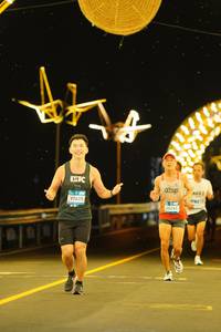 BIB: 97405, 40242
                            <button type="button" onclick="openModal(23235225)" class="btn btn-primary btn-sm float-right btn-popup" data-toggle="modal" data-target=".modal-high-quality">
                        <i class="fas fa-shopping-cart"></i> Add to Cart
                    </button>
                                            <button type="button" onclick="isThisMe(23235225, true)" class="btn btn-success btn-sm float-right btn-popup btn-isme hidden" data-toggle="tooltip" data-placement="bottom" title="นี่คือรูปของคุณใช่ไหม คลิกที่นี่เพื่อเอาเข้าอัลบั้ม">
                        <i class="fas fa-plus"></i> Add to album
                    </button>
                    <button type="button" onclick="isThisMe(23235225, false)" class="btn btn-warning btn-sm float-right btn-popup btn-isnotme hidden">
                        <i class="fas fa-ban"></i> Remove from album
                    </button>