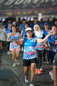 BIB: 14262, 14055
                            <button type="button" onclick="openModal(22987770)" class="btn btn-primary btn-sm float-right btn-popup" data-toggle="modal" data-target=".modal-high-quality">
                        <i class="fas fa-shopping-cart"></i> Add to Cart
                    </button>
                                            <button type="button" onclick="isThisMe(22987770, true)" class="btn btn-success btn-sm float-right btn-popup btn-isme hidden" data-toggle="tooltip" data-placement="bottom" title="นี่คือรูปของคุณใช่ไหม คลิกที่นี่เพื่อเอาเข้าอัลบั้ม">
                        <i class="fas fa-plus"></i> Add to album
                    </button>
                    <button type="button" onclick="isThisMe(22987770, false)" class="btn btn-warning btn-sm float-right btn-popup btn-isnotme hidden">
                        <i class="fas fa-ban"></i> Remove from album
                    </button>