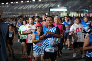 BIB: 141, 1515, 11850, 1210
                            <button type="button" onclick="openModal(22923268)" class="btn btn-primary btn-sm float-right btn-popup" data-toggle="modal" data-target=".modal-high-quality">
                        <i class="fas fa-shopping-cart"></i> Add to Cart
                    </button>
                                            <button type="button" onclick="isThisMe(22923268, true)" class="btn btn-success btn-sm float-right btn-popup btn-isme hidden" data-toggle="tooltip" data-placement="bottom" title="นี่คือรูปของคุณใช่ไหม คลิกที่นี่เพื่อเอาเข้าอัลบั้ม">
                        <i class="fas fa-plus"></i> Add to album
                    </button>
                    <button type="button" onclick="isThisMe(22923268, false)" class="btn btn-warning btn-sm float-right btn-popup btn-isnotme hidden">
                        <i class="fas fa-ban"></i> Remove from album
                    </button>