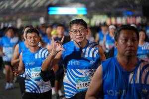 BIB: 104, 102, 1185
                            <button type="button" onclick="openModal(22932510)" class="btn btn-primary btn-sm float-right btn-popup" data-toggle="modal" data-target=".modal-high-quality">
                        <i class="fas fa-shopping-cart"></i> Add to Cart
                    </button>
                                            <button type="button" onclick="isThisMe(22932510, true)" class="btn btn-success btn-sm float-right btn-popup btn-isme hidden" data-toggle="tooltip" data-placement="bottom" title="นี่คือรูปของคุณใช่ไหม คลิกที่นี่เพื่อเอาเข้าอัลบั้ม">
                        <i class="fas fa-plus"></i> Add to album
                    </button>
                    <button type="button" onclick="isThisMe(22932510, false)" class="btn btn-warning btn-sm float-right btn-popup btn-isnotme hidden">
                        <i class="fas fa-ban"></i> Remove from album
                    </button>