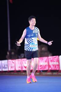 BIB: 43502
                            <button type="button" onclick="openModal(23180247)" class="btn btn-primary btn-sm float-right btn-popup" data-toggle="modal" data-target=".modal-high-quality">
                        <i class="fas fa-shopping-cart"></i> Add to Cart
                    </button>
                                            <button type="button" onclick="isThisMe(23180247, true)" class="btn btn-success btn-sm float-right btn-popup btn-isme hidden" data-toggle="tooltip" data-placement="bottom" title="นี่คือรูปของคุณใช่ไหม คลิกที่นี่เพื่อเอาเข้าอัลบั้ม">
                        <i class="fas fa-plus"></i> Add to album
                    </button>
                    <button type="button" onclick="isThisMe(23180247, false)" class="btn btn-warning btn-sm float-right btn-popup btn-isnotme hidden">
                        <i class="fas fa-ban"></i> Remove from album
                    </button>