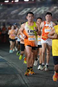 BIB: 25195, 200, 22447
                            <button type="button" onclick="openModal(22933838)" class="btn btn-primary btn-sm float-right btn-popup" data-toggle="modal" data-target=".modal-high-quality">
                        <i class="fas fa-shopping-cart"></i> Add to Cart
                    </button>
                                            <button type="button" onclick="isThisMe(22933838, true)" class="btn btn-success btn-sm float-right btn-popup btn-isme hidden" data-toggle="tooltip" data-placement="bottom" title="นี่คือรูปของคุณใช่ไหม คลิกที่นี่เพื่อเอาเข้าอัลบั้ม">
                        <i class="fas fa-plus"></i> Add to album
                    </button>
                    <button type="button" onclick="isThisMe(22933838, false)" class="btn btn-warning btn-sm float-right btn-popup btn-isnotme hidden">
                        <i class="fas fa-ban"></i> Remove from album
                    </button>