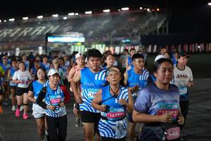 BIB: 13237, 120, 14187, 15372, 0222
                            <button type="button" onclick="openModal(22926183)" class="btn btn-primary btn-sm float-right btn-popup" data-toggle="modal" data-target=".modal-high-quality">
                        <i class="fas fa-shopping-cart"></i> Add to Cart
                    </button>
                                            <button type="button" onclick="isThisMe(22926183, true)" class="btn btn-success btn-sm float-right btn-popup btn-isme hidden" data-toggle="tooltip" data-placement="bottom" title="นี่คือรูปของคุณใช่ไหม คลิกที่นี่เพื่อเอาเข้าอัลบั้ม">
                        <i class="fas fa-plus"></i> Add to album
                    </button>
                    <button type="button" onclick="isThisMe(22926183, false)" class="btn btn-warning btn-sm float-right btn-popup btn-isnotme hidden">
                        <i class="fas fa-ban"></i> Remove from album
                    </button>