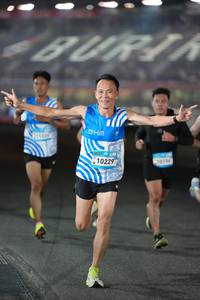 BIB: 1122, 10229, 10196
                            <button type="button" onclick="openModal(22949451)" class="btn btn-primary btn-sm float-right btn-popup" data-toggle="modal" data-target=".modal-high-quality">
                        <i class="fas fa-shopping-cart"></i> Add to Cart
                    </button>
                                            <button type="button" onclick="isThisMe(22949451, true)" class="btn btn-success btn-sm float-right btn-popup btn-isme hidden" data-toggle="tooltip" data-placement="bottom" title="นี่คือรูปของคุณใช่ไหม คลิกที่นี่เพื่อเอาเข้าอัลบั้ม">
                        <i class="fas fa-plus"></i> Add to album
                    </button>
                    <button type="button" onclick="isThisMe(22949451, false)" class="btn btn-warning btn-sm float-right btn-popup btn-isnotme hidden">
                        <i class="fas fa-ban"></i> Remove from album
                    </button>