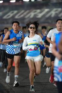 BIB: 101
                            <button type="button" onclick="openModal(23054458)" class="btn btn-primary btn-sm float-right btn-popup" data-toggle="modal" data-target=".modal-high-quality">
                        <i class="fas fa-shopping-cart"></i> Add to Cart
                    </button>
                                            <button type="button" onclick="isThisMe(23054458, true)" class="btn btn-success btn-sm float-right btn-popup btn-isme hidden" data-toggle="tooltip" data-placement="bottom" title="นี่คือรูปของคุณใช่ไหม คลิกที่นี่เพื่อเอาเข้าอัลบั้ม">
                        <i class="fas fa-plus"></i> Add to album
                    </button>
                    <button type="button" onclick="isThisMe(23054458, false)" class="btn btn-warning btn-sm float-right btn-popup btn-isnotme hidden">
                        <i class="fas fa-ban"></i> Remove from album
                    </button>