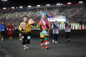 BIB: 76402
                            <button type="button" onclick="openModal(22896361)" class="btn btn-primary btn-sm float-right btn-popup" data-toggle="modal" data-target=".modal-high-quality">
                        <i class="fas fa-shopping-cart"></i> Add to Cart
                    </button>
                                            <button type="button" onclick="isThisMe(22896361, true)" class="btn btn-success btn-sm float-right btn-popup btn-isme hidden" data-toggle="tooltip" data-placement="bottom" title="นี่คือรูปของคุณใช่ไหม คลิกที่นี่เพื่อเอาเข้าอัลบั้ม">
                        <i class="fas fa-plus"></i> Add to album
                    </button>
                    <button type="button" onclick="isThisMe(22896361, false)" class="btn btn-warning btn-sm float-right btn-popup btn-isnotme hidden">
                        <i class="fas fa-ban"></i> Remove from album
                    </button>