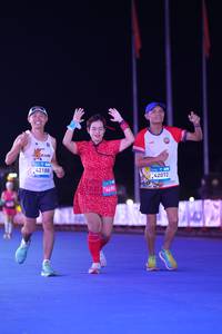 BIB: 42188, 4698, 42072
                            <button type="button" onclick="openModal(23219752)" class="btn btn-primary btn-sm float-right btn-popup" data-toggle="modal" data-target=".modal-high-quality">
                        <i class="fas fa-shopping-cart"></i> Add to Cart
                    </button>
                                            <button type="button" onclick="isThisMe(23219752, true)" class="btn btn-success btn-sm float-right btn-popup btn-isme hidden" data-toggle="tooltip" data-placement="bottom" title="นี่คือรูปของคุณใช่ไหม คลิกที่นี่เพื่อเอาเข้าอัลบั้ม">
                        <i class="fas fa-plus"></i> Add to album
                    </button>
                    <button type="button" onclick="isThisMe(23219752, false)" class="btn btn-warning btn-sm float-right btn-popup btn-isnotme hidden">
                        <i class="fas fa-ban"></i> Remove from album
                    </button>