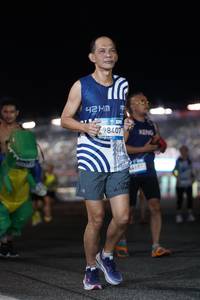 BIB: 98407
                            <button type="button" onclick="openModal(22801681)" class="btn btn-primary btn-sm float-right btn-popup" data-toggle="modal" data-target=".modal-high-quality">
                        <i class="fas fa-shopping-cart"></i> Add to Cart
                    </button>
                                            <button type="button" onclick="isThisMe(22801681, true)" class="btn btn-success btn-sm float-right btn-popup btn-isme hidden" data-toggle="tooltip" data-placement="bottom" title="นี่คือรูปของคุณใช่ไหม คลิกที่นี่เพื่อเอาเข้าอัลบั้ม">
                        <i class="fas fa-plus"></i> Add to album
                    </button>
                    <button type="button" onclick="isThisMe(22801681, false)" class="btn btn-warning btn-sm float-right btn-popup btn-isnotme hidden">
                        <i class="fas fa-ban"></i> Remove from album
                    </button>