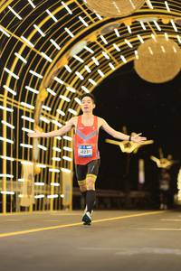 BIB: 40231
                            <button type="button" onclick="openModal(22818463)" class="btn btn-primary btn-sm float-right btn-popup" data-toggle="modal" data-target=".modal-high-quality">
                        <i class="fas fa-shopping-cart"></i> Add to Cart
                    </button>
                                            <button type="button" onclick="isThisMe(22818463, true)" class="btn btn-success btn-sm float-right btn-popup btn-isme hidden" data-toggle="tooltip" data-placement="bottom" title="นี่คือรูปของคุณใช่ไหม คลิกที่นี่เพื่อเอาเข้าอัลบั้ม">
                        <i class="fas fa-plus"></i> Add to album
                    </button>
                    <button type="button" onclick="isThisMe(22818463, false)" class="btn btn-warning btn-sm float-right btn-popup btn-isnotme hidden">
                        <i class="fas fa-ban"></i> Remove from album
                    </button>